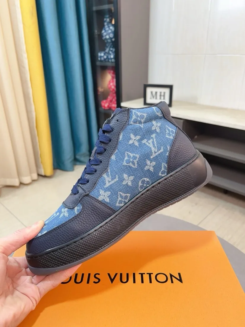 Men's shoes 💰438🌹🌹【LOUIS VUITTON】Same style on Louis Vuitton* official website🚹Men's high-top casual shoes❤️Same style as popular celebrities and big names ~ Best-selling at home and abroad Lv focuses on the checkerboard series...Imported first-layer cowhide with special fabrics➕Full sheep leather lining➕Brand-specific hollow outsole💎Produced by OEM The highest version🔍🔍Number of codes: 38-44,